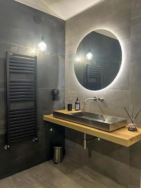 Civico 8 Apartment غيراسول