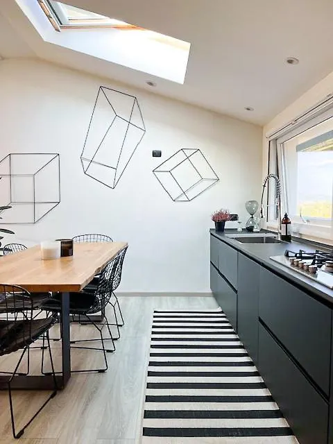 Civico 8 Apartment غيراسول