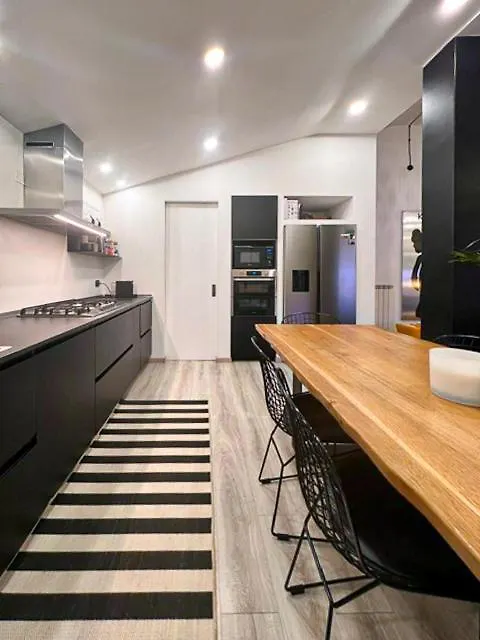 Civico 8 Apartment غيراسول